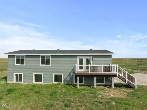 5828 132nd Dr NW, Williston, ND 58801