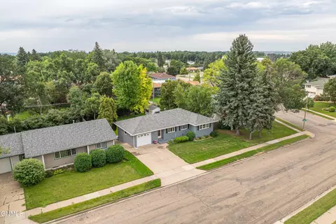 View/Area - 107 E Owens Ave, Bismarck, ND 58501 photo 1 of 12