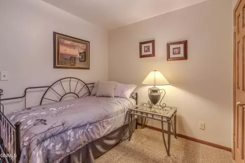 Bedroom - 107 E Owens Ave, Bismarck, ND 58501 photo 5 of 7
