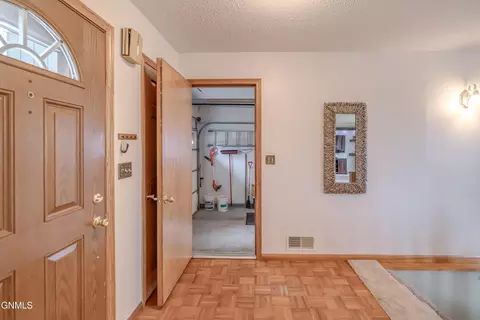 Entry Way - 107 E Owens Ave, Bismarck, ND 58501 photo 2 of 10