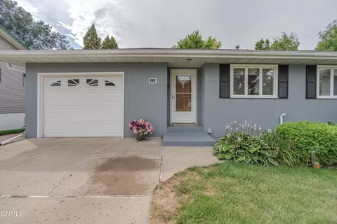 Exterior - 107 E Owens Ave, Bismarck, ND 58501 photo 3 of 17