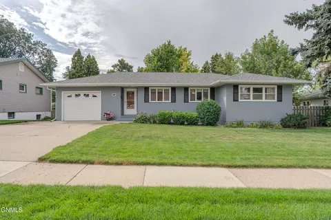 107 E Owens Ave, Bismarck, ND 58501