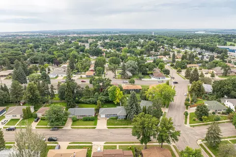 View/Area - 107 E Owens Ave, Bismarck, ND 58501 photo 3 of 12