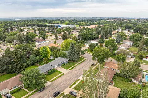 View/Area - 107 E Owens Ave, Bismarck, ND 58501 photo 2 of 12