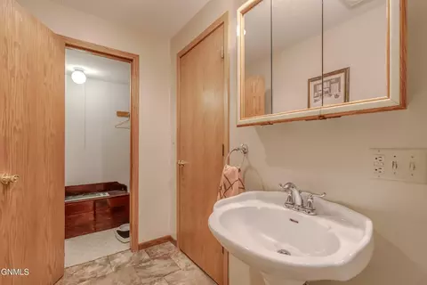Bath - 107 E Owens Ave, Bismarck, ND 58501 photo 4 of 4