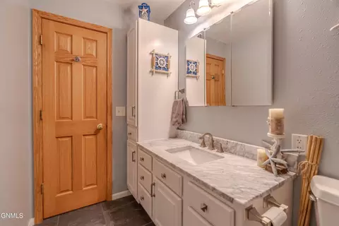 Bath - 107 E Owens Ave, Bismarck, ND 58501 photo 3 of 4