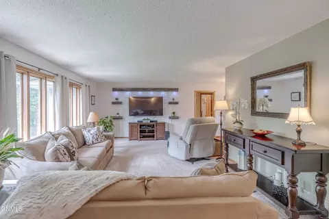 Living - 107 E Owens Ave, Bismarck, ND 58501 photo 2 of 6