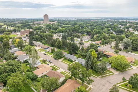 View/Area - 107 E Owens Ave, Bismarck, ND 58501 photo 4 of 12