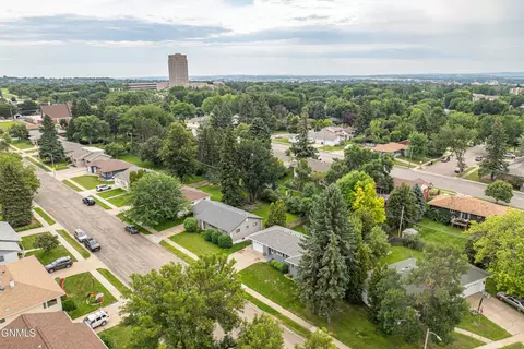 View/Area - 107 E Owens Ave, Bismarck, ND 58501 photo 5 of 12