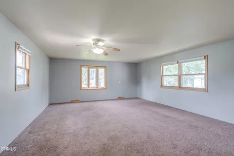Living - 502 Ingals Ave, Bismarck, ND 58504 photo 5 of 9