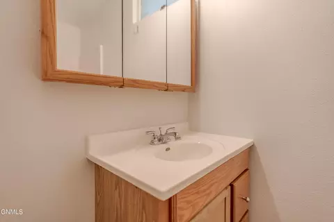 Bath - 502 Ingals Ave, Bismarck, ND 58504 photo 8 of 8