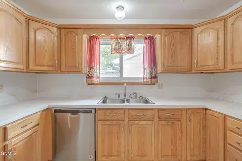 Kitchen - 502 Ingals Ave, Bismarck, ND 58504 photo 5 of 8
