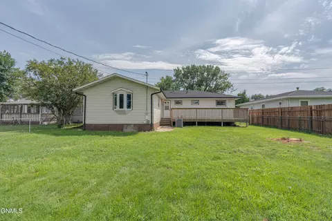 Exterior - 502 Ingals Ave, Bismarck, ND 58504 photo 4 of 12