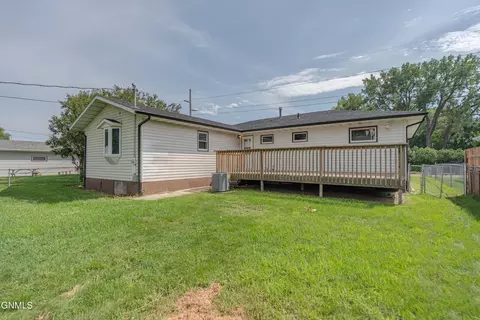Exterior - 502 Ingals Ave, Bismarck, ND 58504 photo 5 of 12