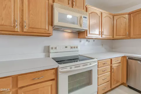 Kitchen - 502 Ingals Ave, Bismarck, ND 58504 photo 4 of 8