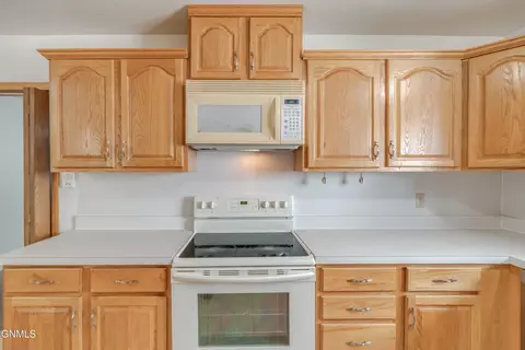 Kitchen - 502 Ingals Ave, Bismarck, ND 58504 photo 3 of 8