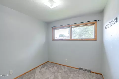 Bedroom - 502 Ingals Ave, Bismarck, ND 58504 photo 5 of 7