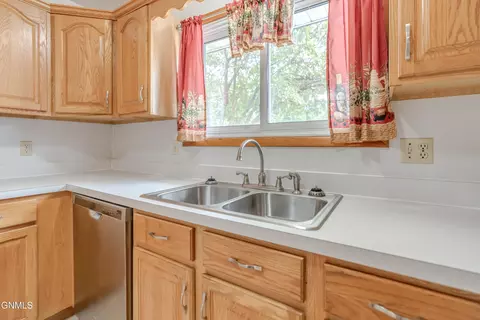 Kitchen - 502 Ingals Ave, Bismarck, ND 58504 photo 6 of 8