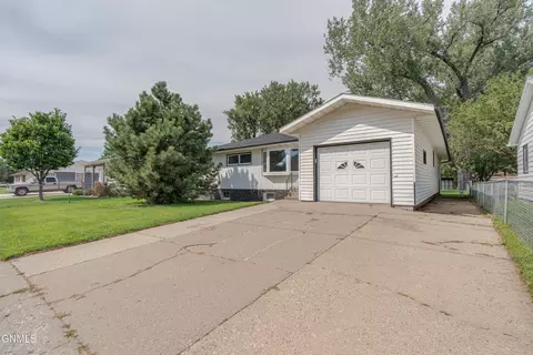 Exterior - 502 Ingals Ave, Bismarck, ND 58504 photo 10 of 12
