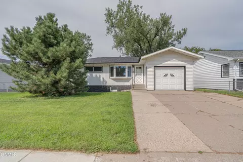 502 Ingals Ave, Bismarck, ND 58504