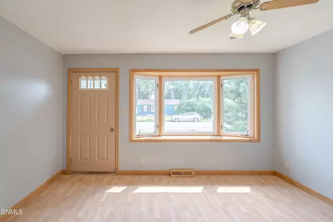 Living - 502 Ingals Ave, Bismarck, ND 58504 photo 1 of 9