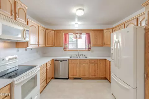Kitchen - 502 Ingals Ave, Bismarck, ND 58504 photo 2 of 8