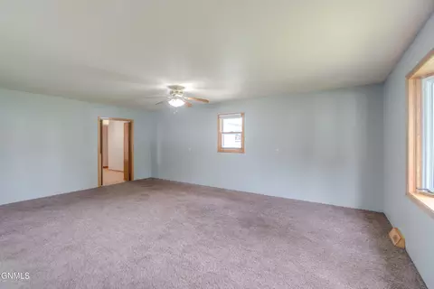 Living - 502 Ingals Ave, Bismarck, ND 58504 photo 7 of 9