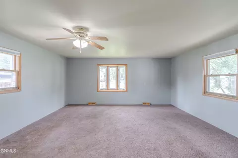 Living - 502 Ingals Ave, Bismarck, ND 58504 photo 6 of 9