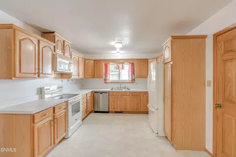 Kitchen - 502 Ingals Ave, Bismarck, ND 58504 photo 1 of 8