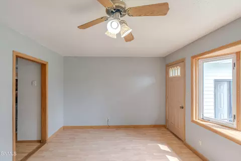 Living - 502 Ingals Ave, Bismarck, ND 58504 photo 3 of 9
