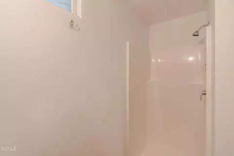 Bath - 502 Ingals Ave, Bismarck, ND 58504 photo 7 of 8