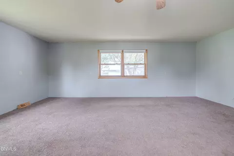 Living - 502 Ingals Ave, Bismarck, ND 58504 photo 9 of 9