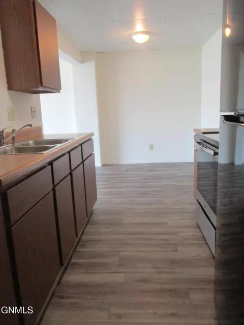 2608 18th Ave W, Williston, ND 58801 photo 5