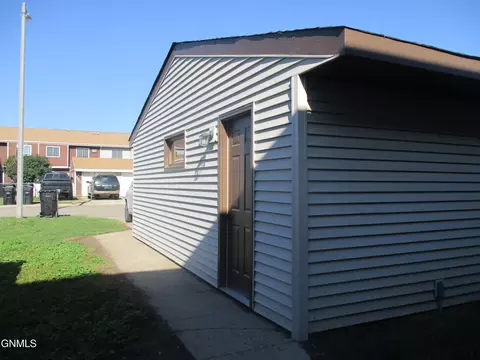 2608 18th Ave W, Williston, ND 58801 photo 31