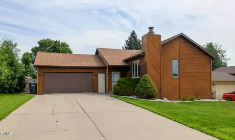 704 6th Ave NE, Mandan, ND 58554