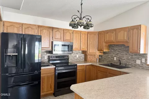 1804 16th Ave W, Williston, ND 58801 photo 25