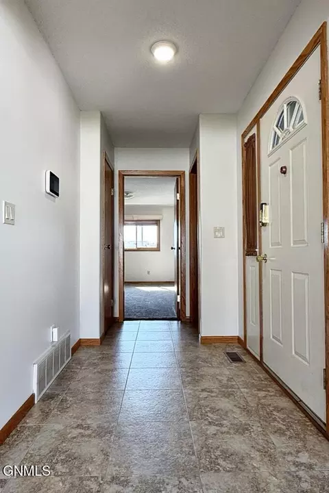 1804 16th Ave W, Williston, ND 58801 photo 7