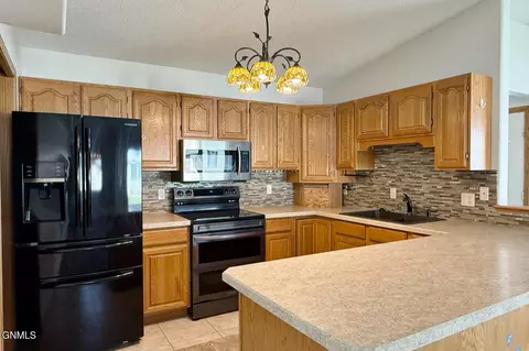 1804 16th Ave W, Williston, ND 58801 photo 15