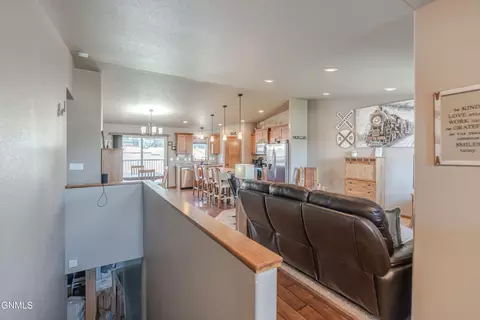 1006 Calvert Dr, Bismarck, ND 58503 photo 42