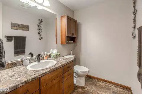 1006 Calvert Dr, Bismarck, ND 58503 photo 38