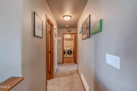 1006 Calvert Dr, Bismarck, ND 58503 photo 25