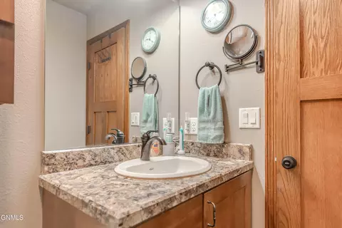 1006 Calvert Dr, Bismarck, ND 58503 photo 32