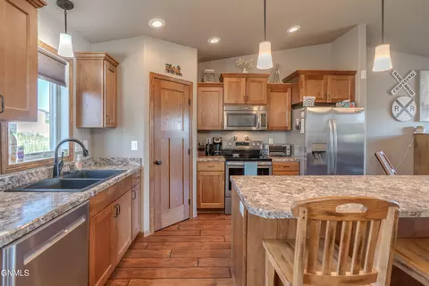 1006 Calvert Dr, Bismarck, ND 58503 photo 16