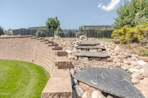 1006 Calvert Dr, Bismarck, ND 58503 photo 6