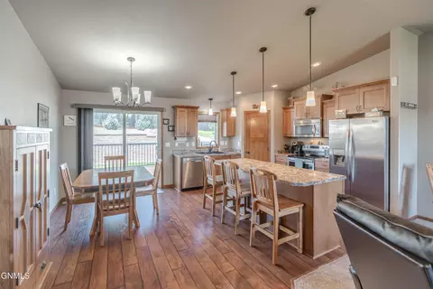 1006 Calvert Dr, Bismarck, ND 58503 photo 19
