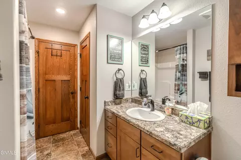 1006 Calvert Dr, Bismarck, ND 58503 photo 39