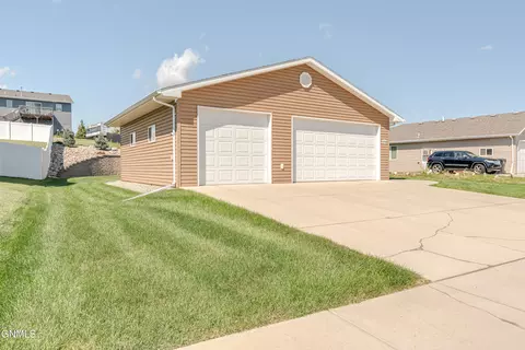 1006 Calvert Dr, Bismarck, ND 58503 photo 61