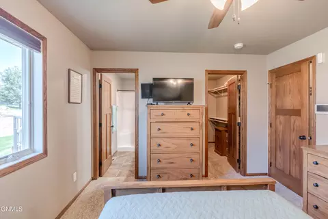 1006 Calvert Dr, Bismarck, ND 58503 photo 28