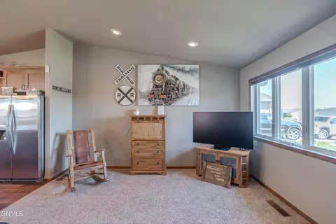 1006 Calvert Dr, Bismarck, ND 58503 photo 24