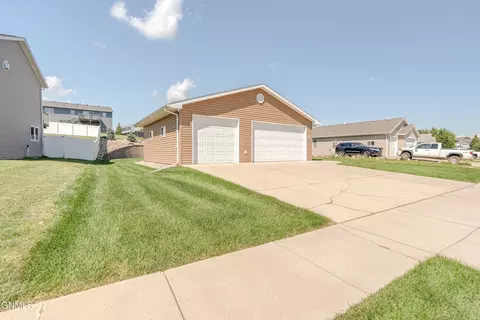 1006 Calvert Dr, Bismarck, ND 58503 photo 60